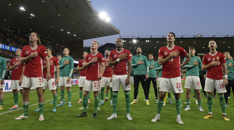 A magyar csapat tagjai a labdarúgó Nemzetek Ligája 4. fordulójában játszott Anglia - Magyarország mérkőzés után a wolverhamptoni Molineux Stadionban 2022. június 14-én. A magyar válogatott 4-0-ra győzött / Fotó: MTI/Koszticsák Szilárd