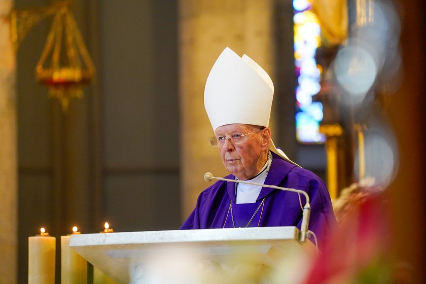 Łódź pożegnała biskupa. Adam Lepa został pochowany zgodnie z jego ostatnią prośbą