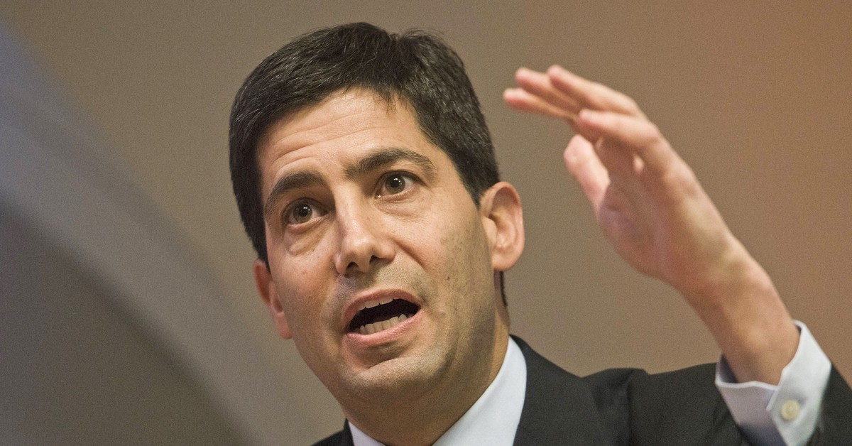 Nominacja Kevina Warsha wstrząsnęła walutami i surowcami. Notowania KGHM spadły 25 proc.