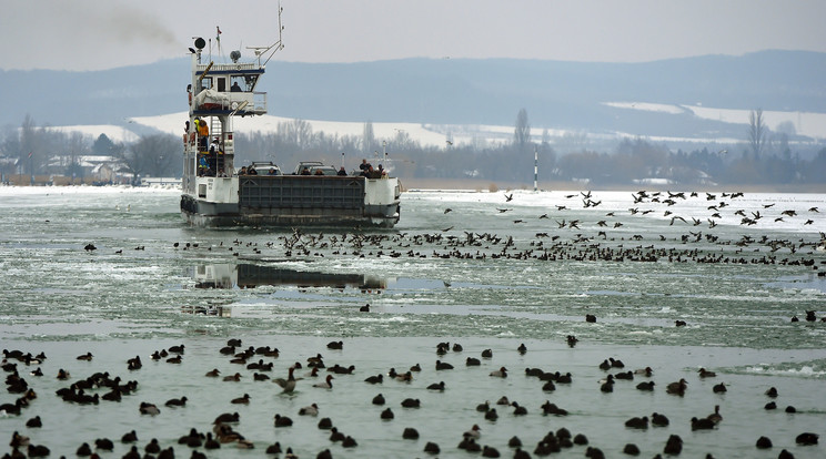 A képen a kiolvadó Balaton látható Tihanynál / Fotó: MTI Máthé Zoltán