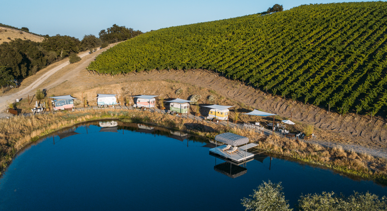 Tinker Tin Trailer Company, a vintage trailer rental company, has partnered with family-owned-and-operated Alta Colina Vineyard in Paso Robles, California, to create the Trailer Pond.