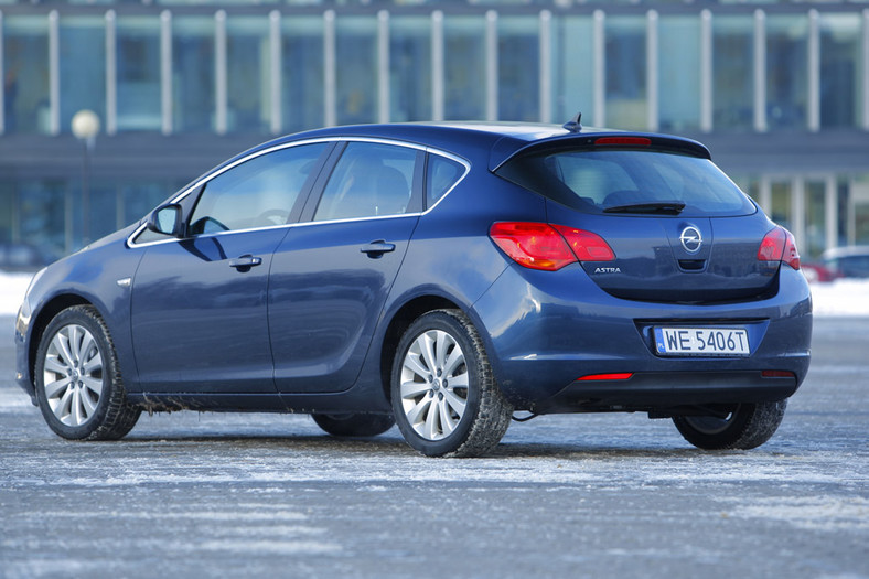 Czy kompaktowy diesel może się opłacać?  Opel Astra 1.6 kontra 1.7 CDTI