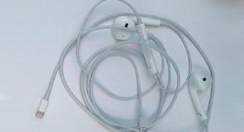 Leaked image of Apple EarPod with Lighning connector