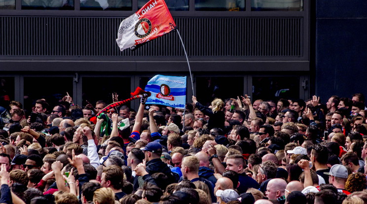 A Feyenoord szurkolók Tirana utcáin csaptak össze az AS Roma drukkereivel / Fotó: Northfoto