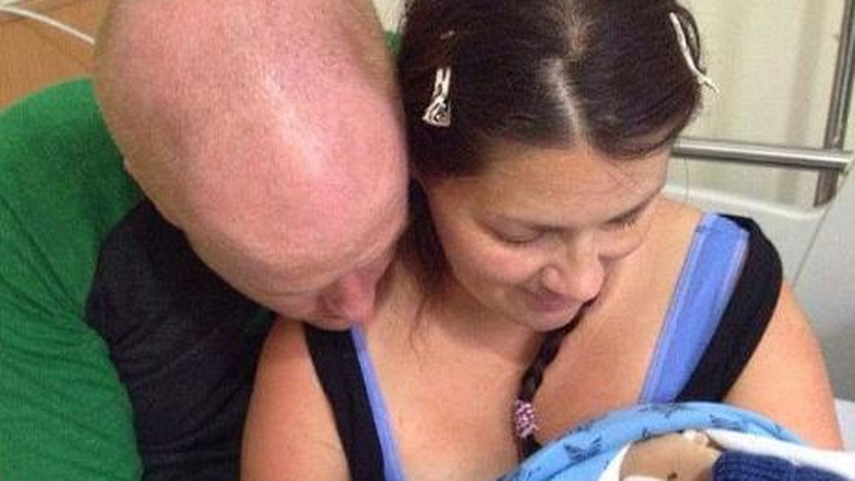 Lynsey Bell to 32-letnia Brytyjka, która była w ciąży z trzecim dzieckiem. Niestety, okazało się, że jej dziecko ma poważne problemy zdrowotne, a przebieg ciąży jest zagrożony. Kilka dni przed porodem, lekarze poinformowali ją, że dziecko urodzi się martwe. Kobieta postanowiła, że mimo wszystko spędzi z synem kilka dni.