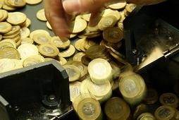 pieniądze zgarniane złoty