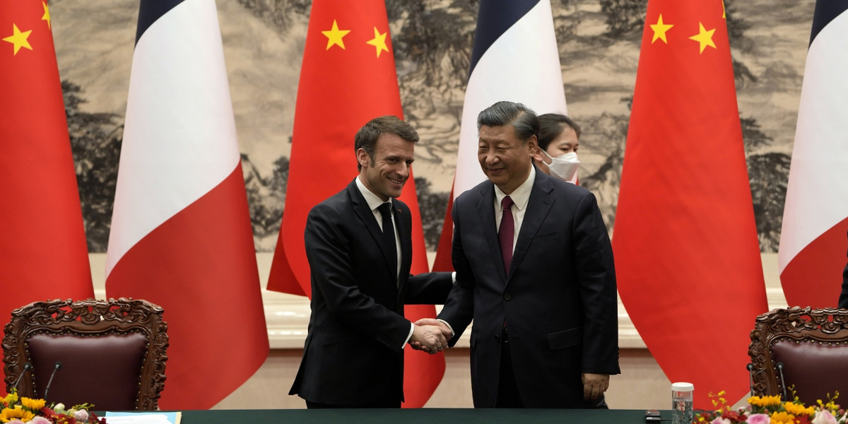 Prezydent Francji Emmanuel Macron i prezydent Chin Xi Jinping w Pekinie, Chiny, 6 kwietnia 2023 r. 