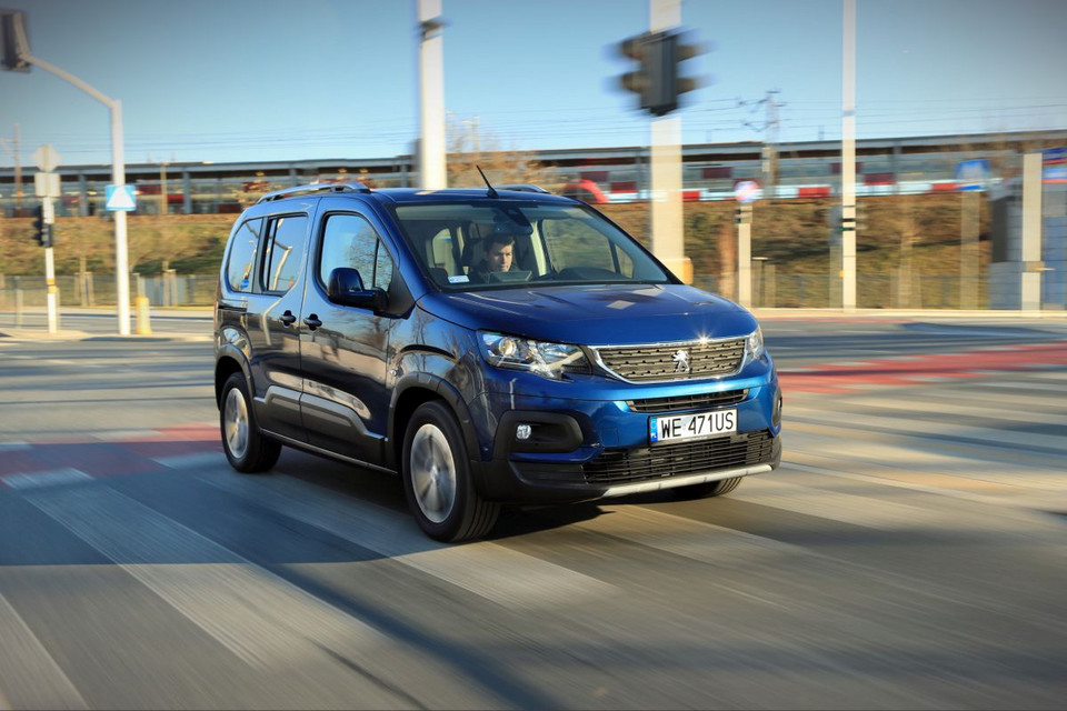 Citroen Berlingo vs Peugeot Rifter dlaczego Peugeot jest