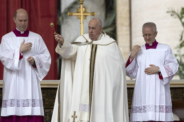 Papież Franciszek przewodniczy Mszy św. w Niedzielę Wielkanocną na Placu Świętego Piotra
