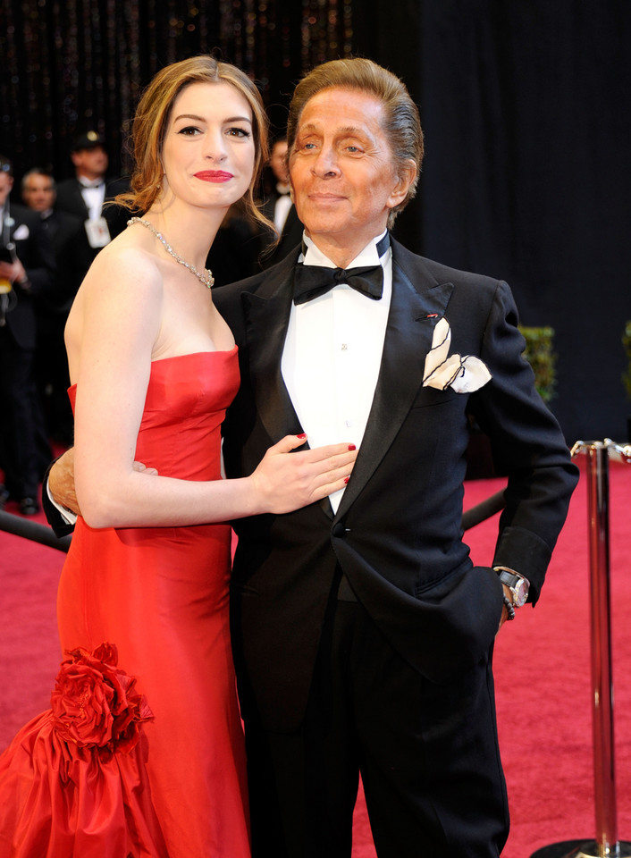 Valentino Garavani, Anne Hathaway / fot. Getty Images