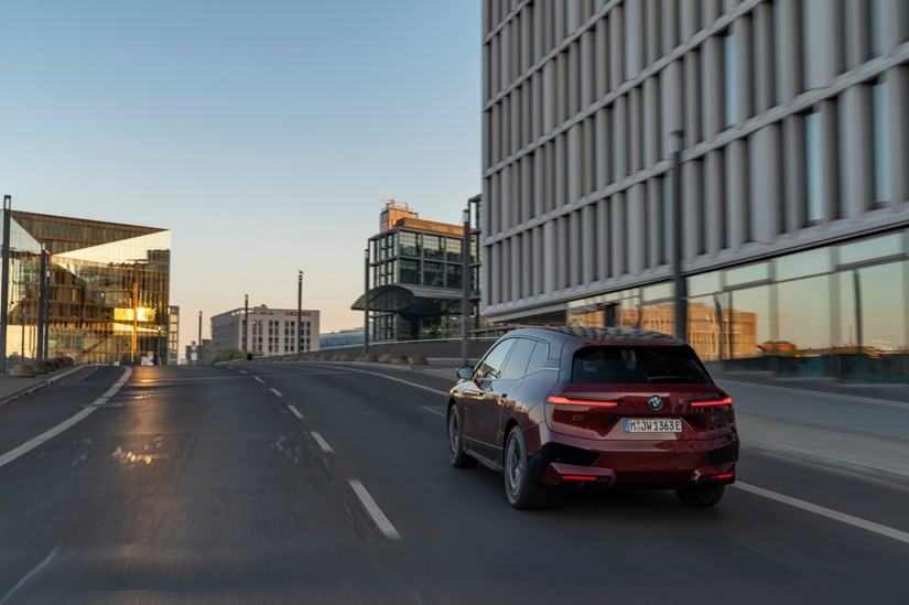 BMW iX - zdjęcie poglądowe