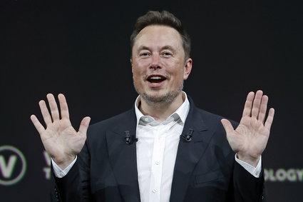 Elon Musk rusza z testami na ludziach. Neuralink wszczepi wybrańcom chipy do mózgu