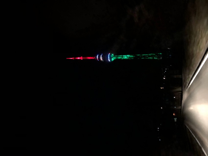 Avalski toranj noću