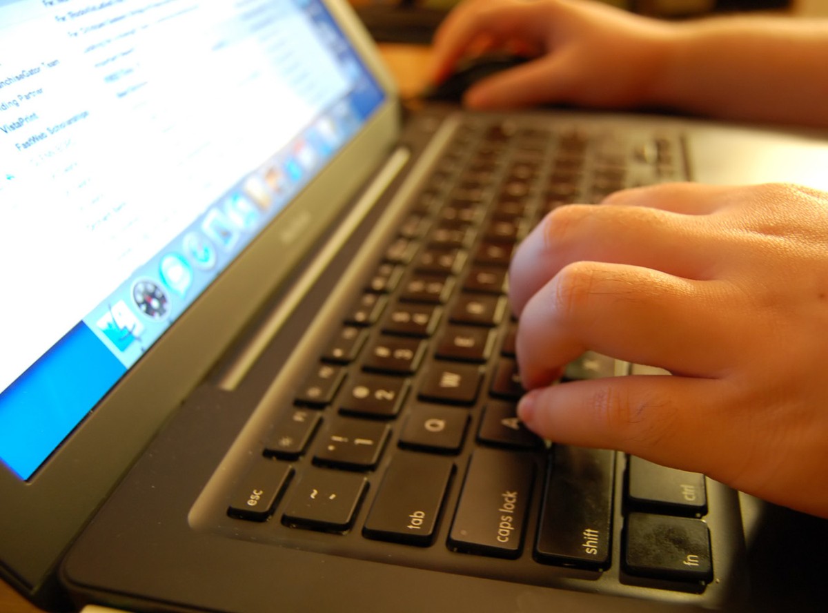 Straciła pracę, bo oglądała Facebooka