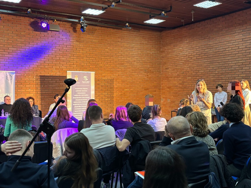 Okrugli sto o radnoj verziji Zakona o zabrani mobilnih telefona u školama