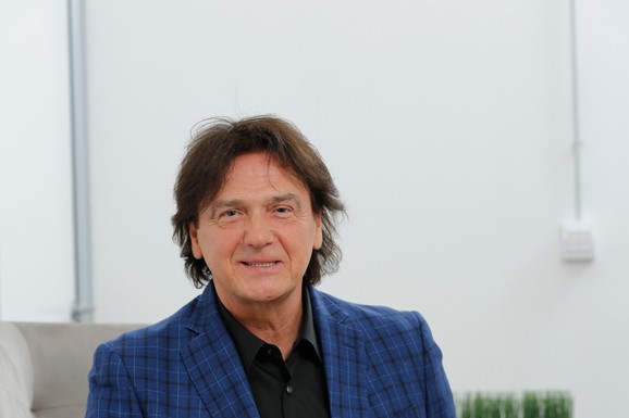 ROLOVANO MESO, SLANINA, SIREVI, KROASANI, SLATKIŠI Ovako izgleda svečana trpeza za Uskrs u domu Zdravka Čolića: Sve puca od izobilja - PRAVI RAJ ZA OČI