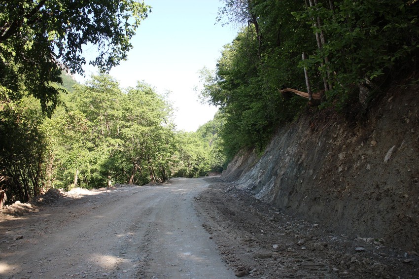 Radovi u okolini manastira više puta počinjani i zaustavljani