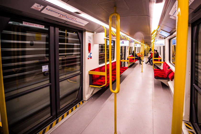 Pluskwy w warszawskim metrze? Internauci oburzeni