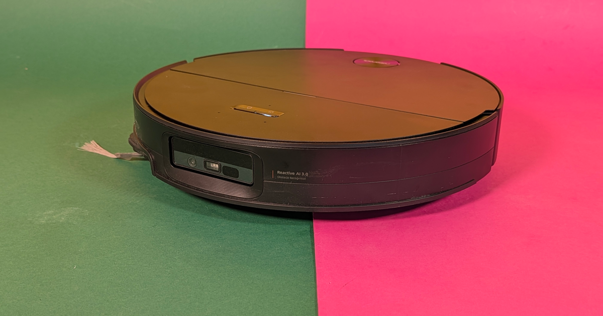 Saugroboter-Roborock-Saros-20-Sonic-im-Test-Schrubbt-den-Boden-mit-Wischplatte