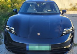 Kradzione Porsche odnalezione w Krakowie. Elektryk za 460 tysięcy przyjechał z Włoch