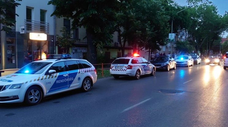 Rendőrök a szegedi, belvárosi kettős gyilkosság helyszínén / Fotó: police.hu