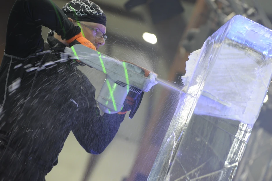 Miro Rismodo pokazao svoje majstorstvo u klesanju leda