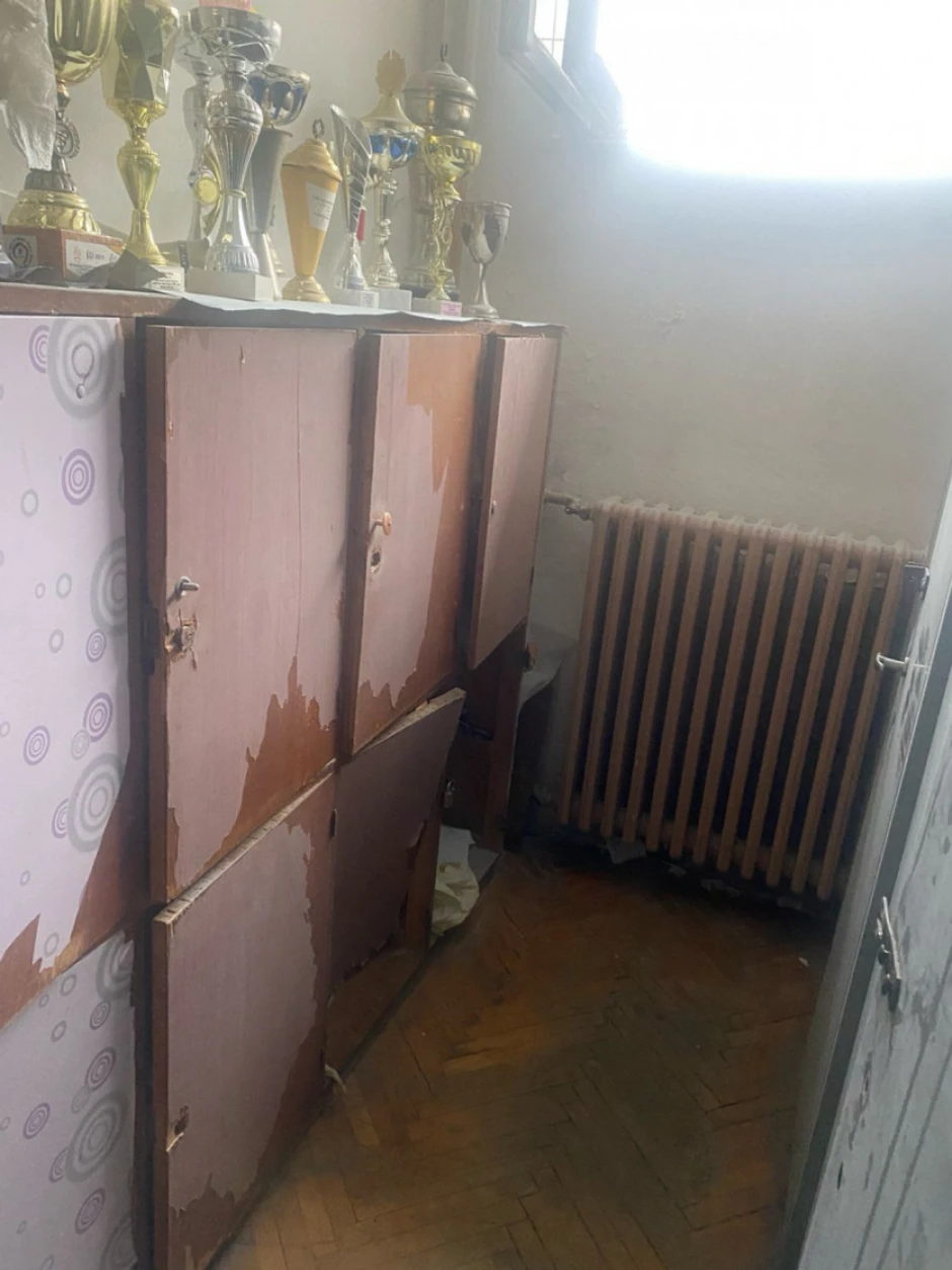 Vandalizam u srednjoj školi u Leskovcu