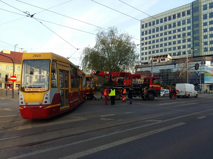 Wykolejenie tramwaju MPK w Łodzi na pl. Reymonta. To już trzeci raz