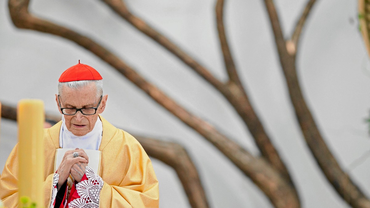 Kard. Franciszek Macharski w ciężkim stanie trafił do szpitala. Na oficjalnej stronie internetowej poinformowała o tym Archidiecezja Krakowska, która prosi o modlitwę za duchownego.