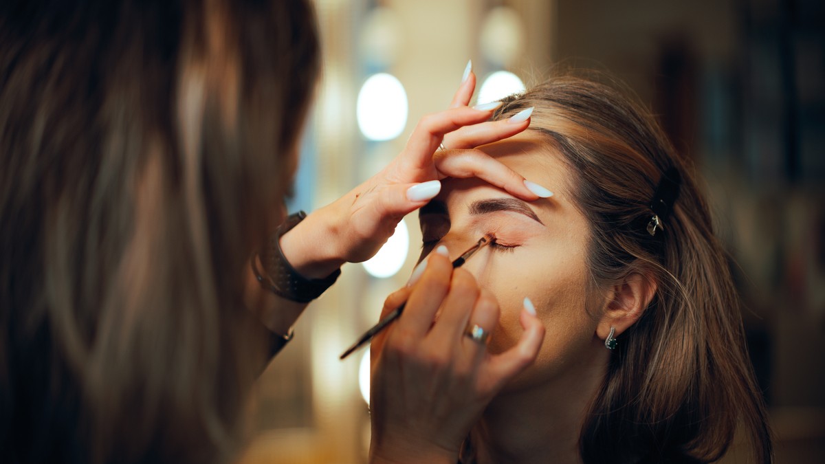 Top 5 trikova šminkanja za spuštene kapke