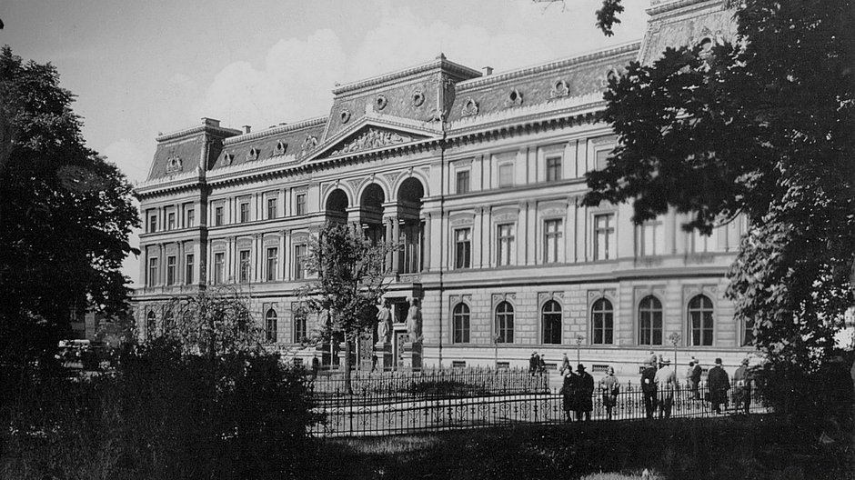 Widok na Pałac Kronenberga w Warszawie od frontu, lata przedwojenne.