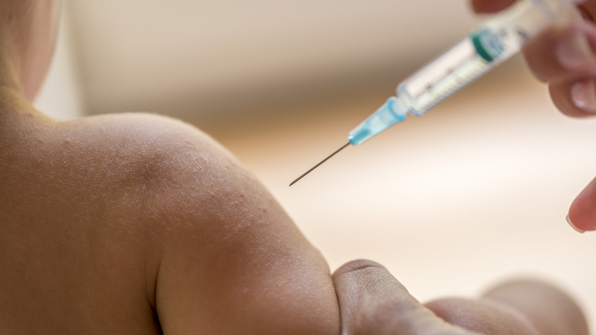 Dokładnie 12,9 mln dzieci na świecie w zeszłym roku nie otrzymało ani jednej szczepionki, a w przypadku 6,6 mln dzieci cykl szczepień przeciw chorobom takim jak krztusiec czy tężec został przerwany - alarmuje Światowa Organizacja Zdrowia (WHO).