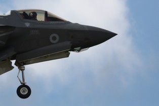 Wady w uzbrojeniu i ponad 800 błędów oprogramowania. Pentagon wskazuje na usterki myśliwców F-35