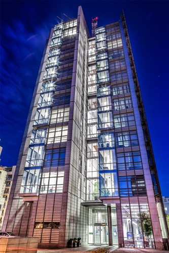 Victoria <br>
Drugim będzie Victoria, trzynastopiętrowy budynek biurowy z 12 500 mkw. powierzchni do wynajęcia na warszawskiej Woli. IVG kupiło je dla kilku zarządzanych przez siebie funduszy nieruchomościowych. W ciągu ostatnich trzech lat IVG wydało u nas na nieruchomości ponad 250 mln euro.