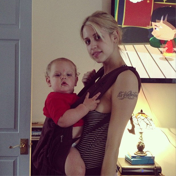 Młoda mama Peaches Geldof wygląda na bardzo zmęczoną