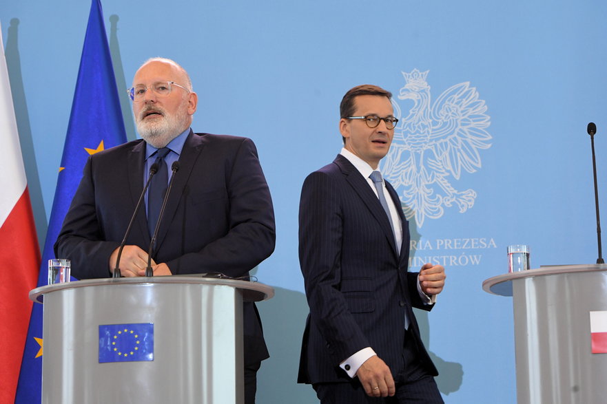 Unijny komisarz Frans Timmermans i premier Mateusz Morawiecki.