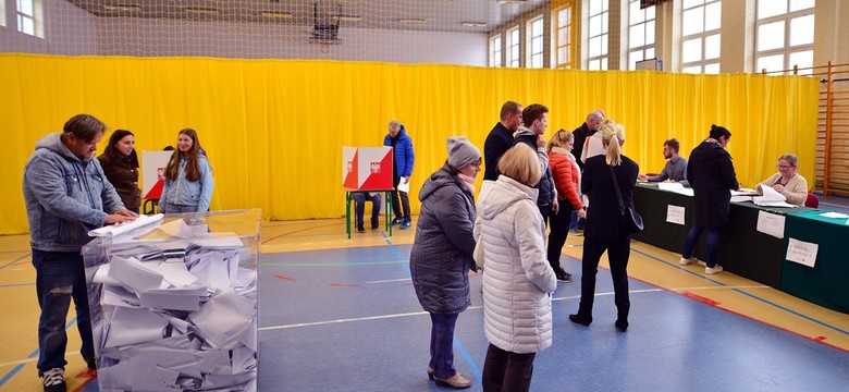 Jak liczy się głosy? Kulisy pracy komisji wyborczych po zamknięciu lokali