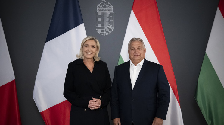 Orbán Viktor miniszterelnök, a Fidesz elnöke fogadja Marine Le Pent, a francia Nemzeti Tömörülés nemzetgyűlési frakcióvezetőjét a Karmelita kolostorban . /Fotó:MTI/Miniszterelnöki Sajtóiroda/Benko Vivien Cher