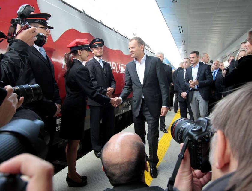 Premier z wizyta na dworcu Warszawa Stadion