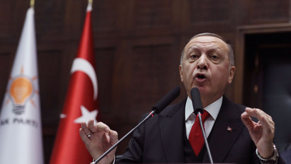 Erdogan újabb beszéde: milliós nagyságrendű lesz az Európa felé tartó menekültek áradata