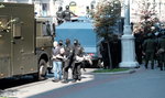 Dziwne zdjęcie Łukaszenki. Z karabinem i w kamizelce kuloodpornej