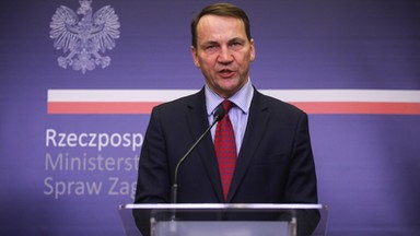 Radosław Sikorski reaguje na decyzję w sprawie Antoniego Macierewicza. Pisze o "cynicznym świrze"