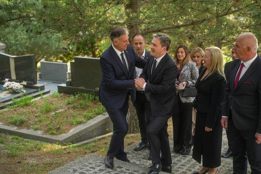 Selaković na grobu Alekse Šantića