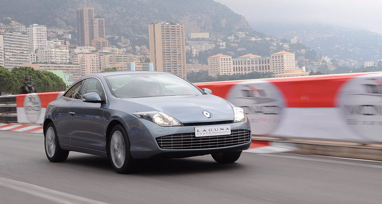 Paryż 2008: Renault Laguna Coupe w centrum zainteresowania