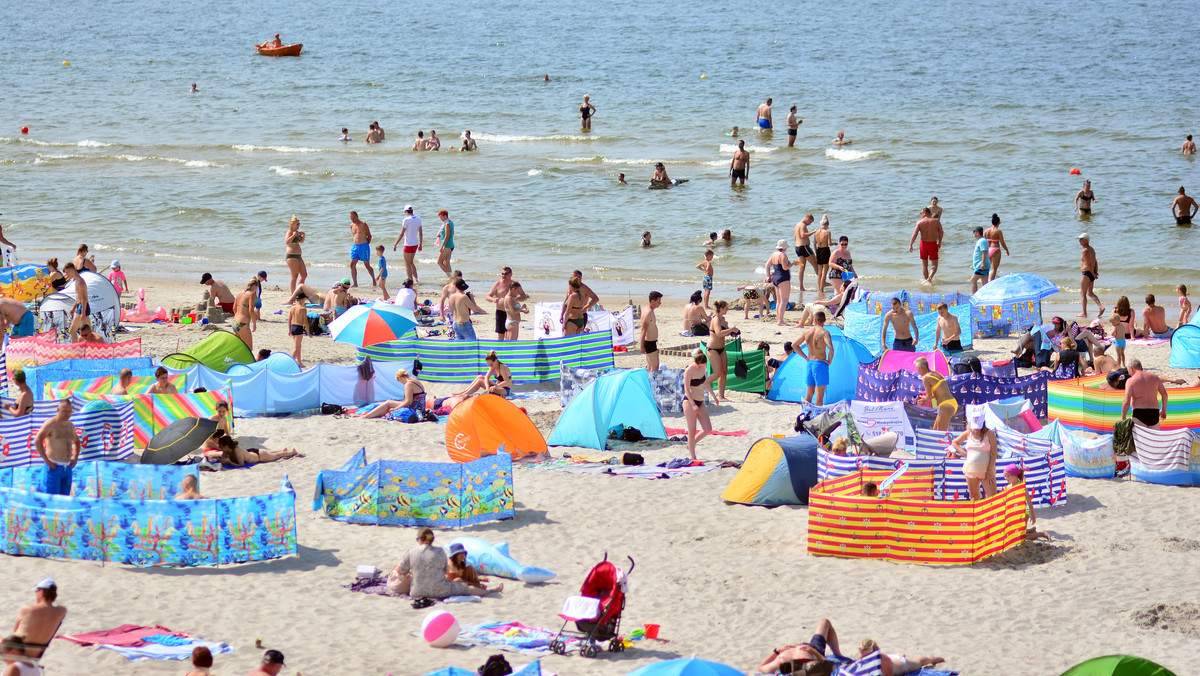 Pełne plaże, a mimo to noclegów pod dostatkiem. "Era jednodniowych turystów"