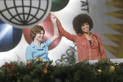 Walentina Tierieszkowa i Angela Davis na spotkaniu solidarności z narodami wszystkich krajów podczas X Światowego Festiwalu Młodzieży i Studentów w Berlinie, 1973 r