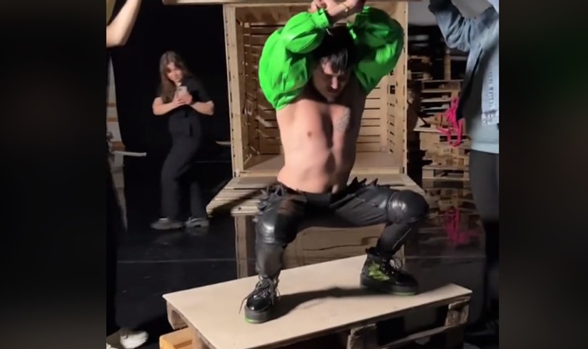 Predstavnik Finske imitira Lorin