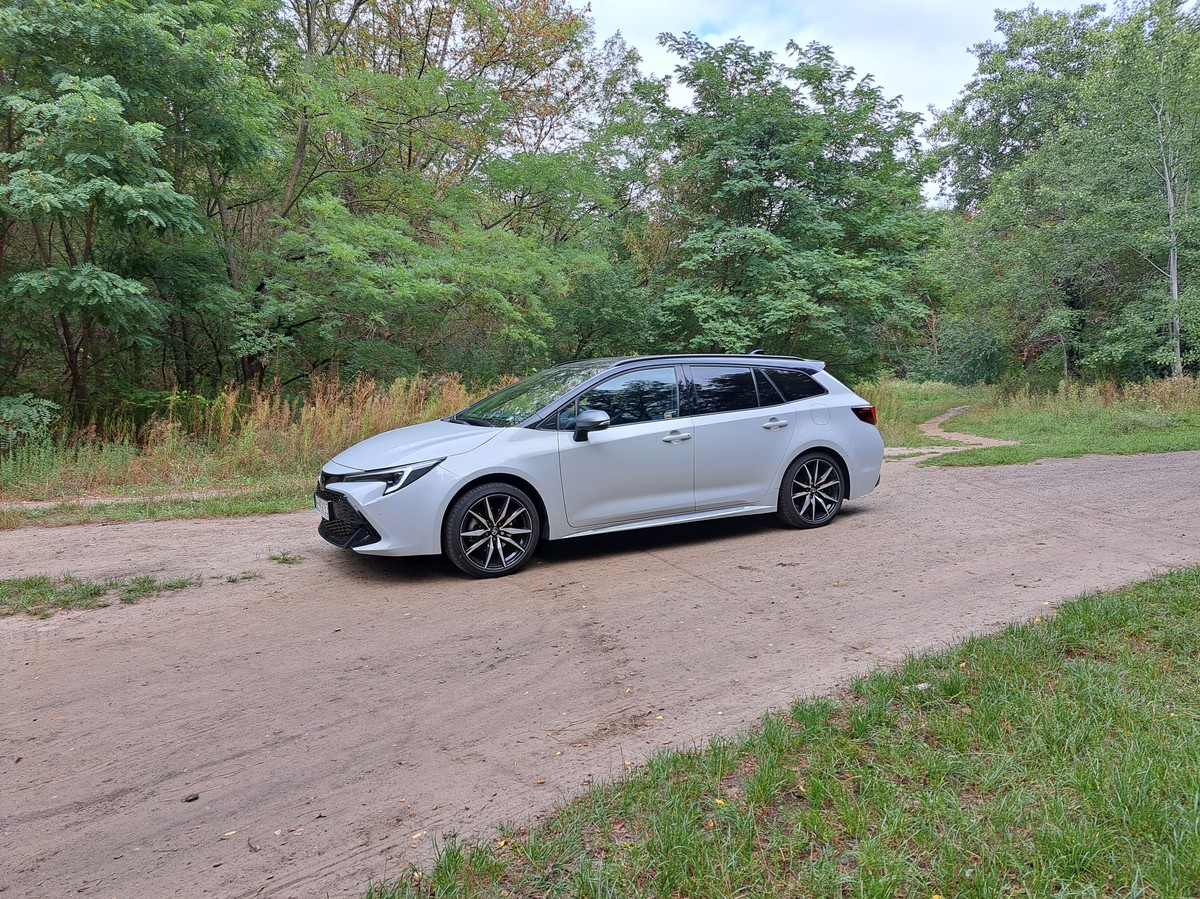 Toyota Corolla TS Hybrid bije SUV-y. Oszczędność i moc w jednym kombi