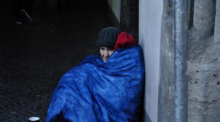 A hajléktalan emberek a szibériai hideg és az éjszakai kijárási tilalom igazi áldozatai