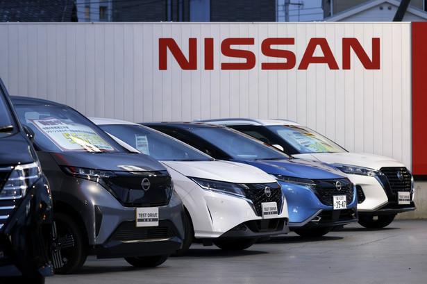 Samochody Nissan Motor u dealera Nissana w Jokohamie w Japonii